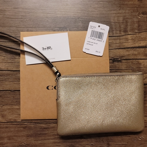 NWT Retail $78 Coach Wristlet SV/Platinum w/gift box - Picture 3 of 3